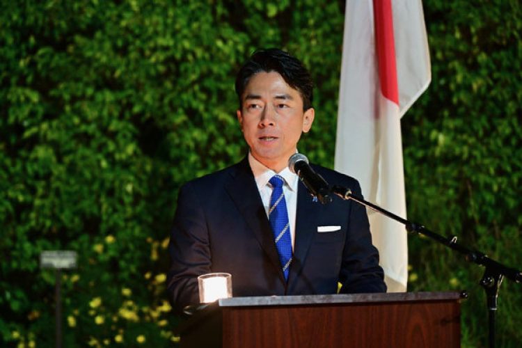Il ministro della Difesa del Giappone Shinjirō Koizumi