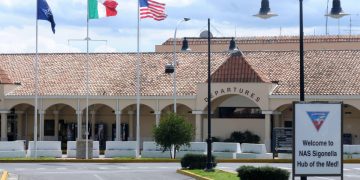 Una veduta esterna della base Usa di Sigonella in Italia