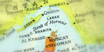 Stretto di Hormuz, Iraq sospende attività petrolifere