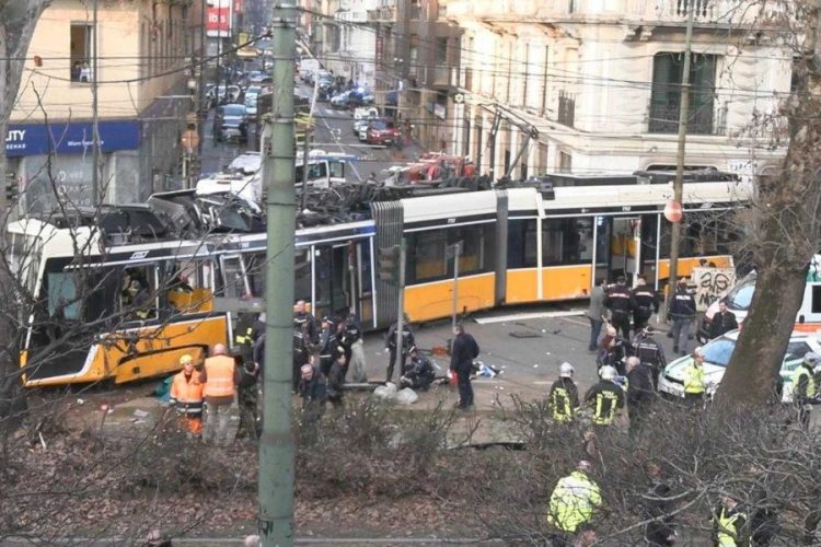 Tram deragliato a Milano