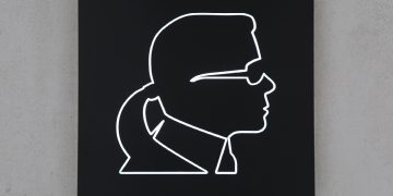 Un logo della Karl Lagerfeld