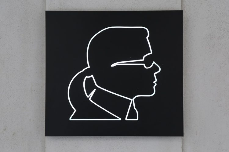 Un logo della Karl Lagerfeld