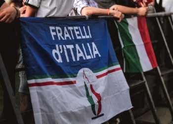 Una bandiera di Fratelli d'Italia