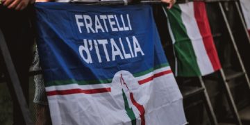 Una bandiera di Fratelli d'Italia