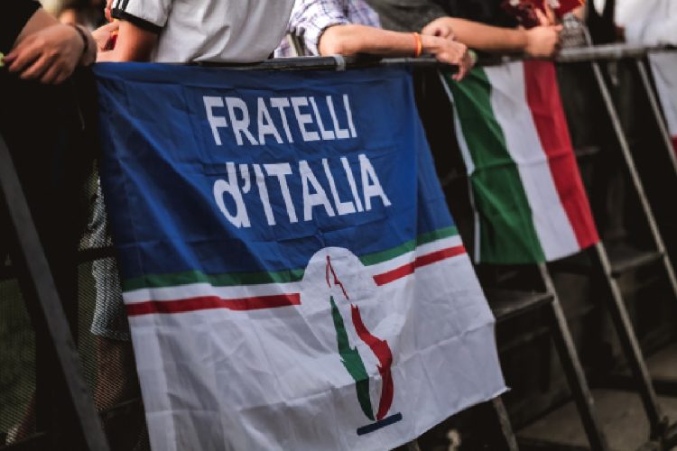 Una bandiera di Fratelli d'Italia