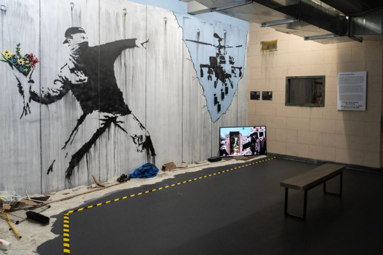 Una delle opere più famose di Banksy contro la guerra