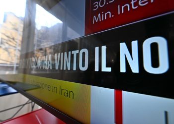 Una scheramata annuncia la vittoria del No al referendum costituzionale sulla giustizia, Genova, 23 marzo 2026.