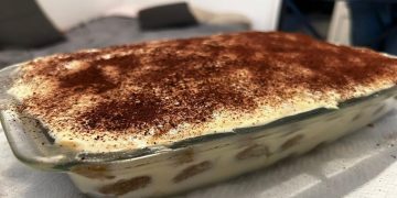 Una teglia di tiramisù