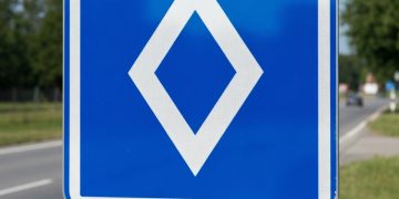 Nuovo cartello stradale