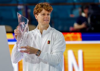 Sinner conquista Miami sotto la pioggia, ora Alcaraz è sempre più vicino