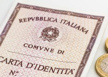 Addio alla carta d'identità cartacea