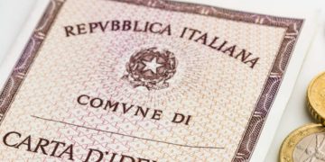 Addio alla carta d'identità cartacea