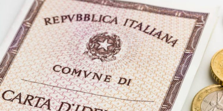 Addio alla carta d'identità cartacea