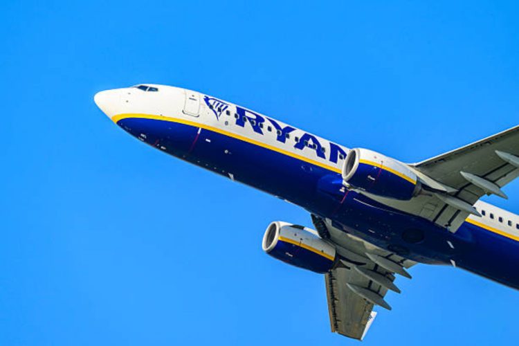 Aereo Ryanair lascia a terra i passeggeri e parte vuoto
