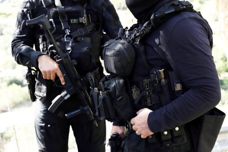 Agenti della polizia greca ad Atene