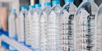 Allarme per i prezzi dell'acqua in bottiglia