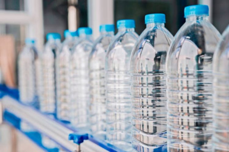 Allarme per i prezzi dell'acqua in bottiglia