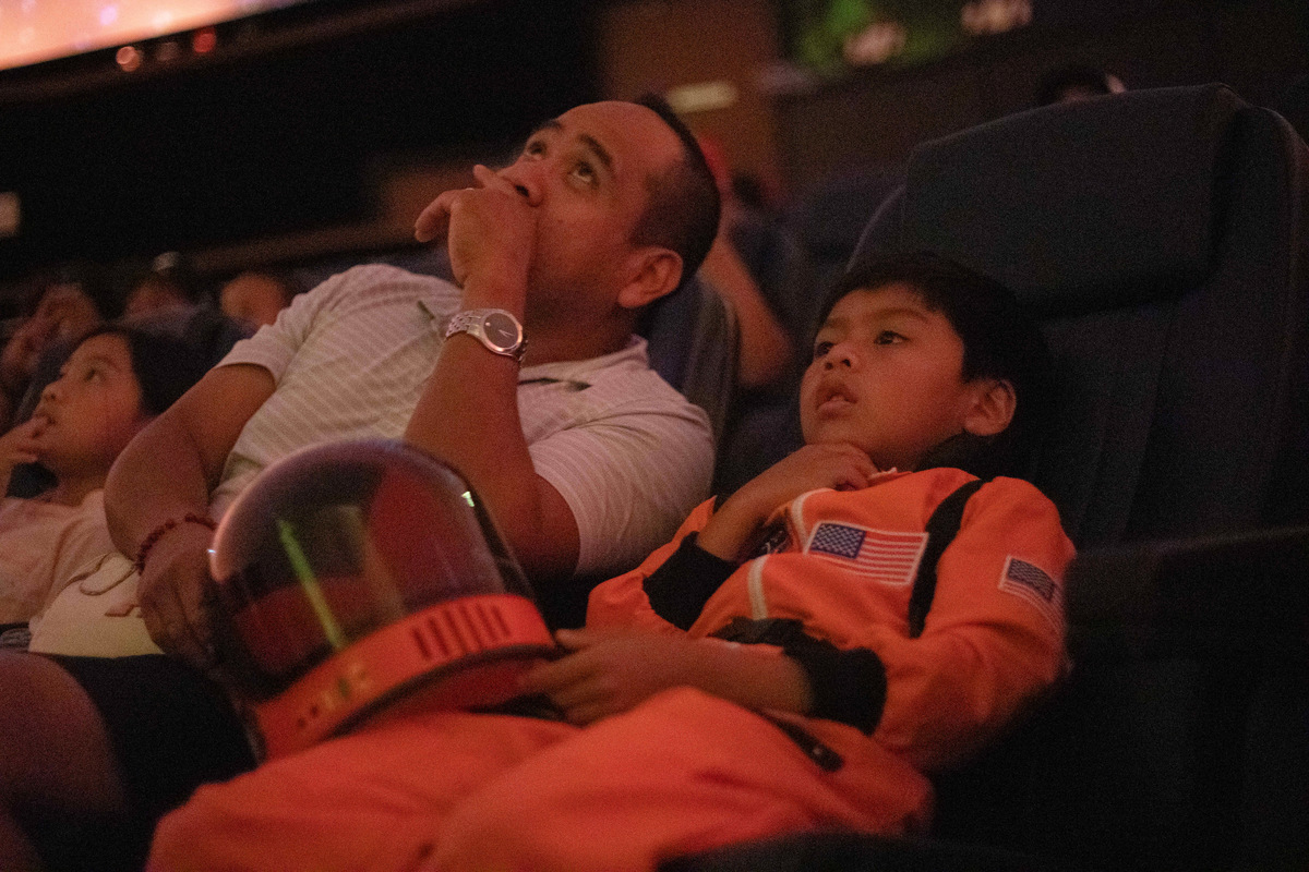 April 10, 2026, Frisco, Texas, USA Spectators watch the Artemis II return to earth during the Artemis II return watch party