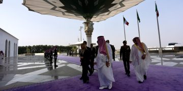 Blitz di Meloni nel Golfo, missione per la sicurezza energetica