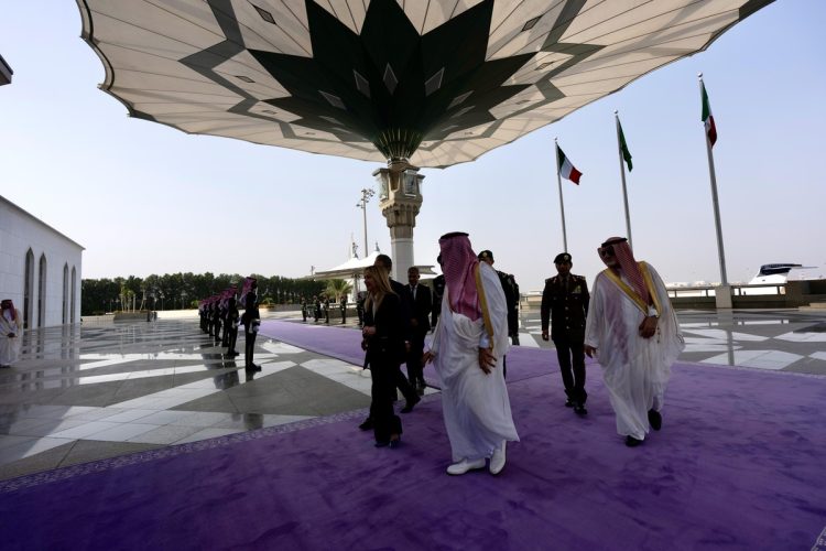 Blitz di Meloni nel Golfo, missione per la sicurezza energetica