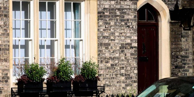 Gli Epstein files fanno tremare il governo inglese per il caso Mandelson