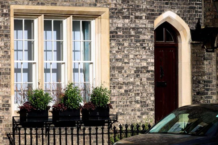 Gli Epstein files fanno tremare il governo inglese per il caso Mandelson