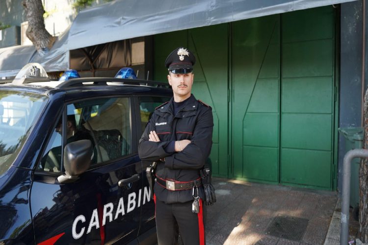 I rilievi dei Carabinieri nei pressi del Divine Club di Bisceglie