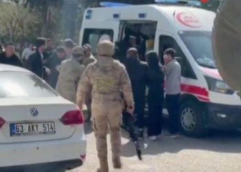 Il fermo immagine delle forze speciali di sicurezza, dispiegate presso l'istituto nel distretto di Siverek