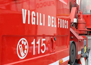 Incendio in una ditta di smaltimento rifiuti a Milano