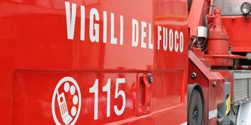 Incendio in una ditta di smaltimento rifiuti a Milano