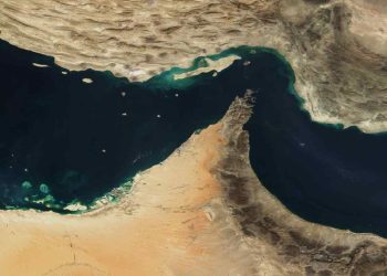 Nave cinese forza il blocco USA a Hormuz