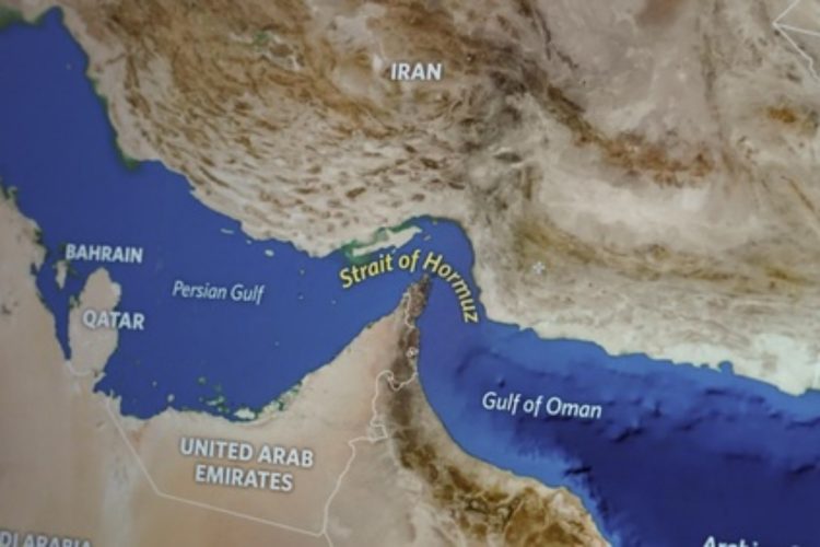 Possibili mine nello Stretto di Hormuz