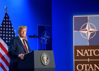 Trump attacca la Nato e medita l'uscita