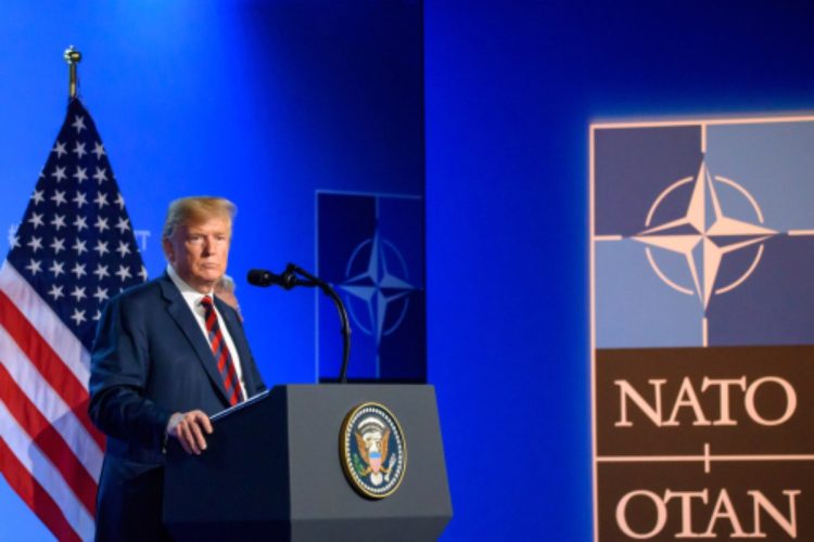 Trump attacca la Nato e medita l'uscita