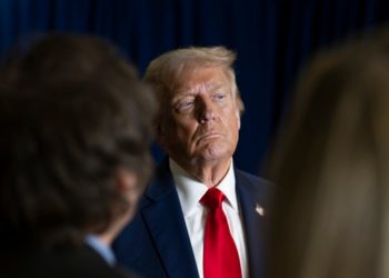 Trump tiene le forza USA vicino l'Iran