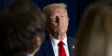 Trump tiene le forza USA vicino l'Iran