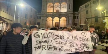 Un momento della fiaccola organizzata in ricordo di Giacomo Bongiorni