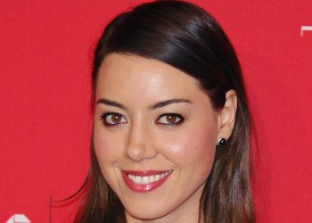 Un primo piano di Aubrey Plaza