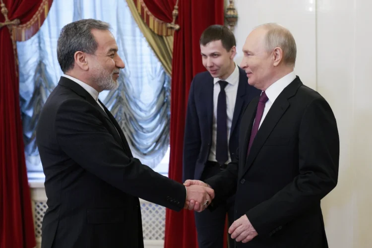 Russia's President Vladimir Putin (R) and Iran's Foreign Minister Abbas Araghchi