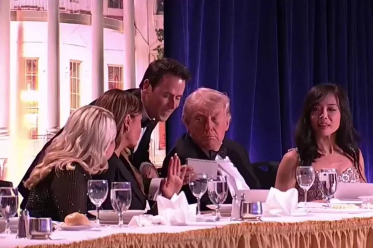 white-house-correspondents-association-dinner- Donald-Trump-sitting at a formal dinner
