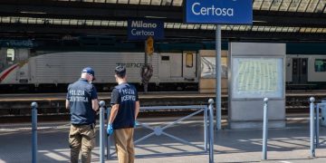 Milano, 22enne accoltellato alla stazione Certosa: si indaga nel mondo delle gang