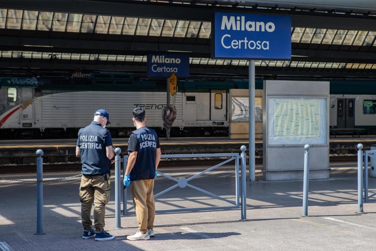 Milano, 22enne accoltellato alla stazione Certosa: si indaga nel mondo delle gang