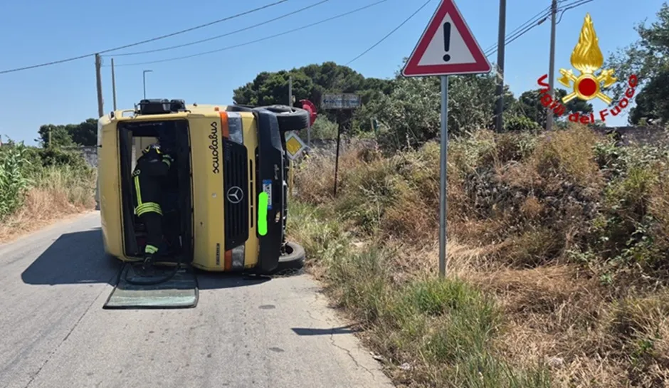 Otto bambini feriti nello scontro tra scuolabus e auto a Mazara del Vallo