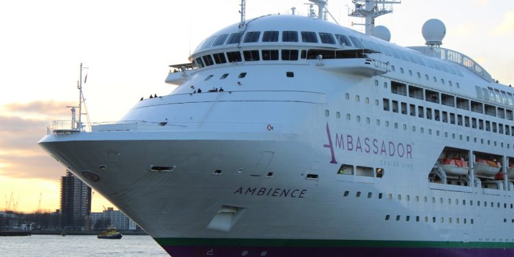 La nave da crociera Ambassador Cruise Line