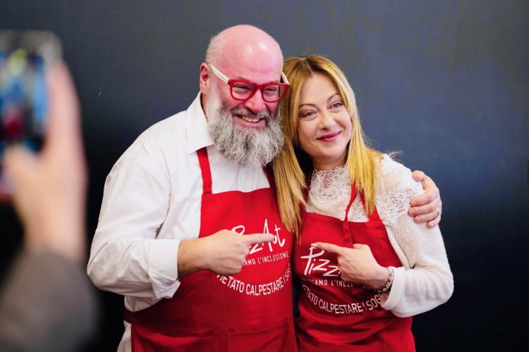 La presidente del Consiglio Giorgia Meloni si è fermata oggi a pranzo con i ragazzi di PizzAut