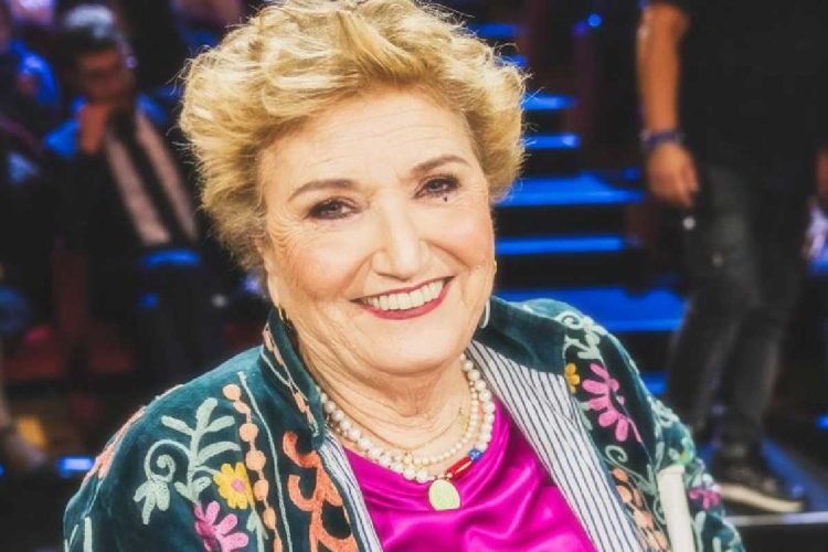 Un'immagine di Mara Maionchi sorridente presa dal suo account Instagram