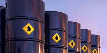 Petrolio, tornano a salire i prezzi