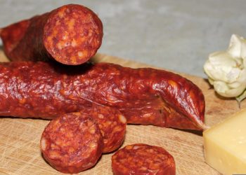 Immagine di una salsiccia piccante richiamata dal Ministero della Salute