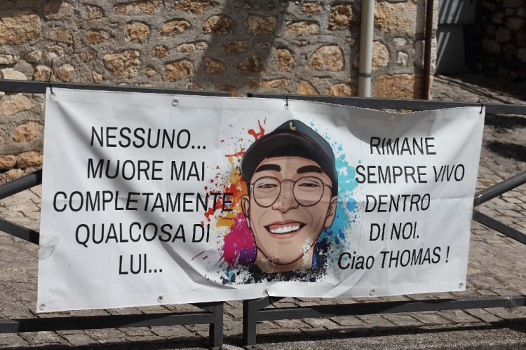 Striscioni per Thomas Bricca