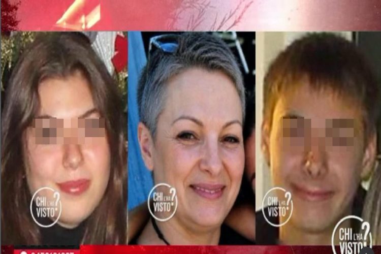 Una immagine di Sonia Bottacchiari con la figlia e il figlio